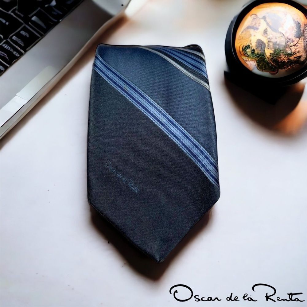 Vintage Oscar de la Renta Vintage Tie